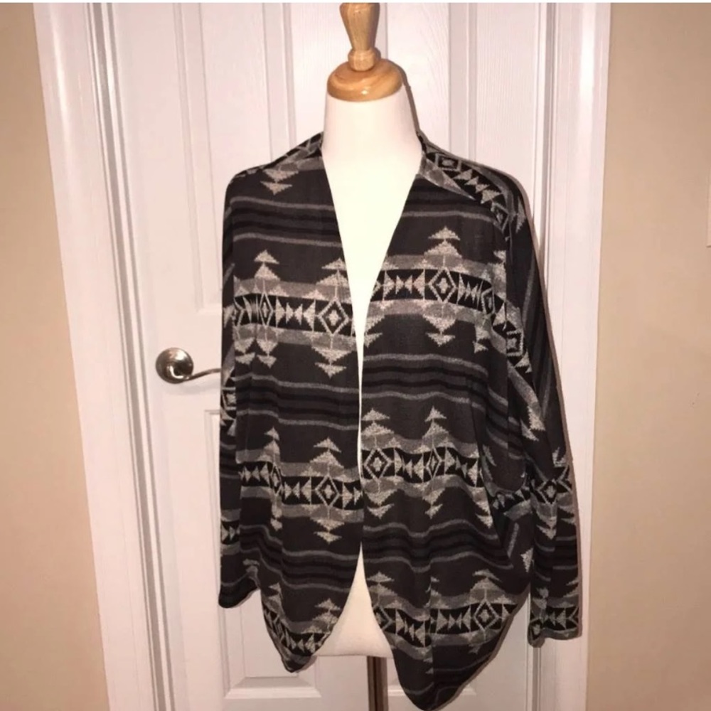 Geometric Grey & Black Cardigan Swoop Back